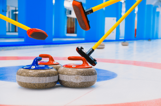 Moncton accueille les Championnats canadiens seniors de curling Everest